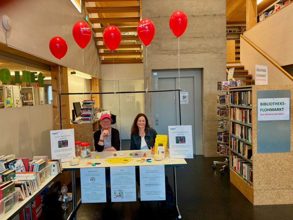 Werbestand der Tagesfamilien Laufen in der Stedtli Bibliothek Laufen
